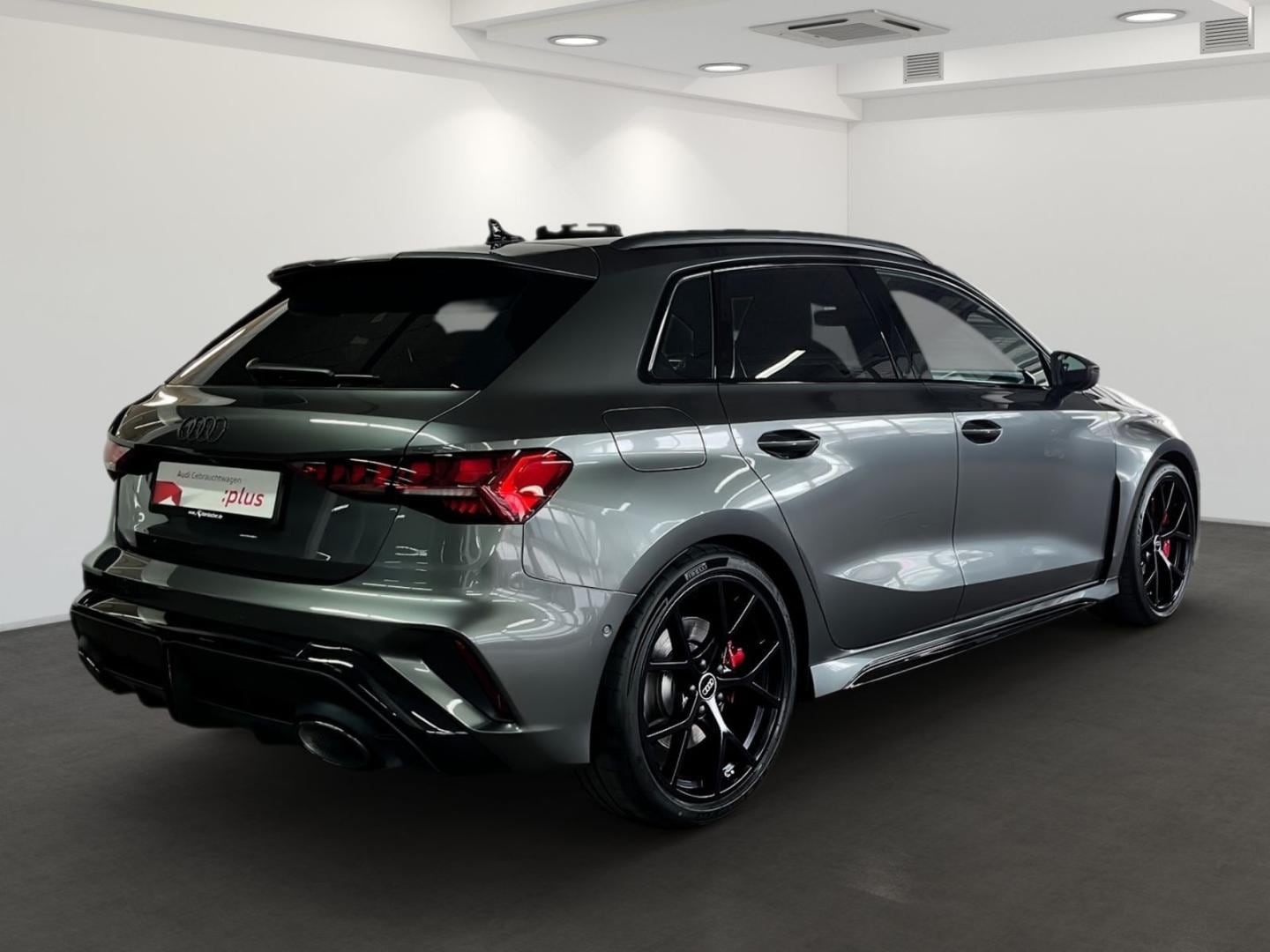 Bild über Audi RS 3 Sportback TFSI quattro 294 kW S tronic - für weitere Informationen kontaktieren Sie den Audi Partner