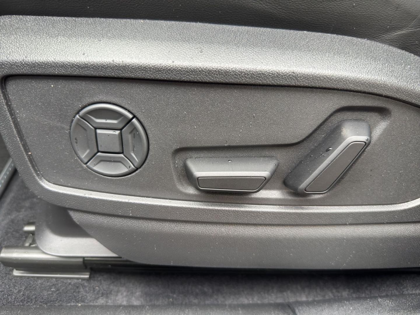 Bild über Audi Q5 SUV TDI quattro 150 kW S tronic - für weitere Informationen kontaktieren Sie den Audi Partner