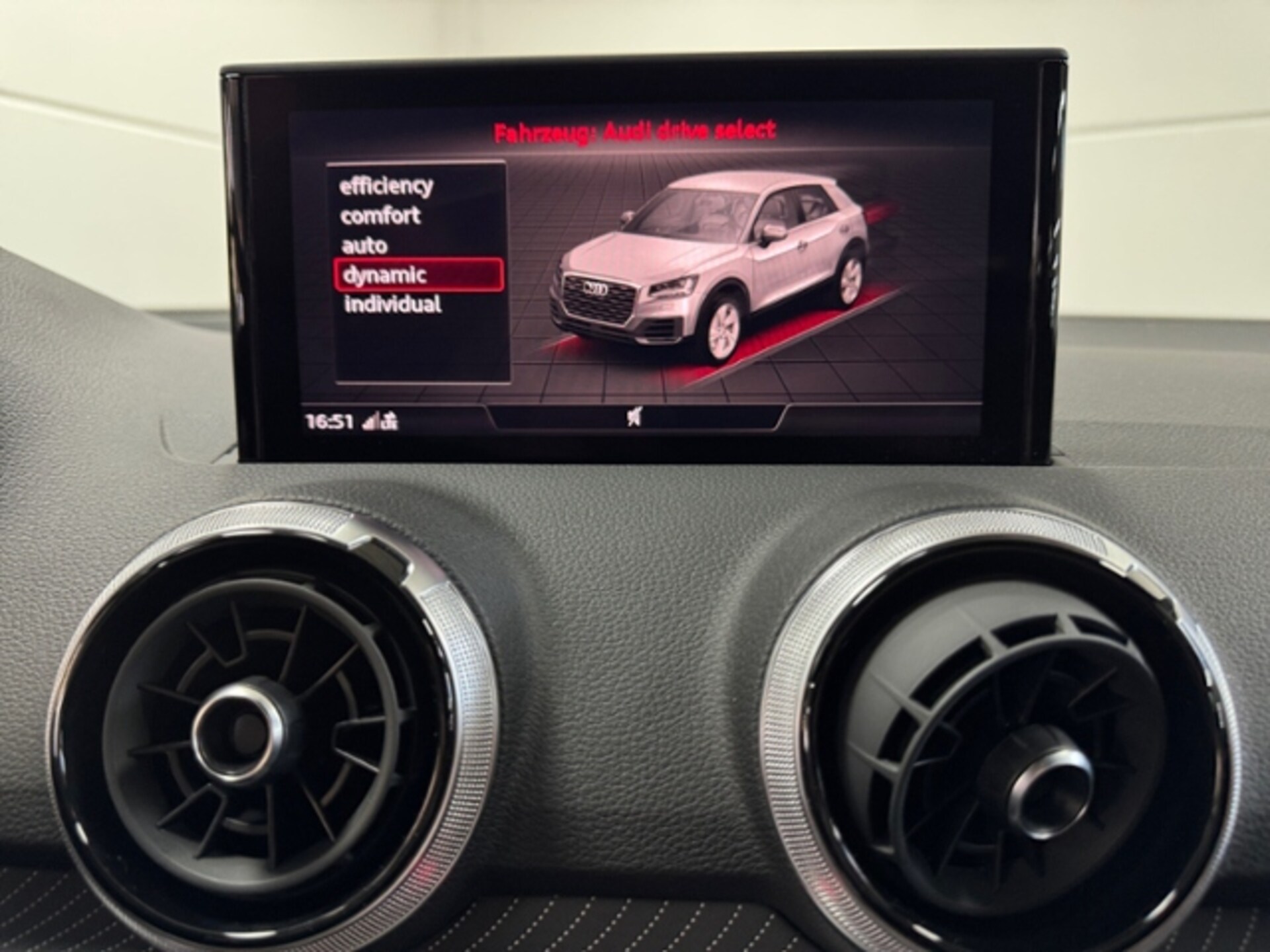 Audi Q2 S line