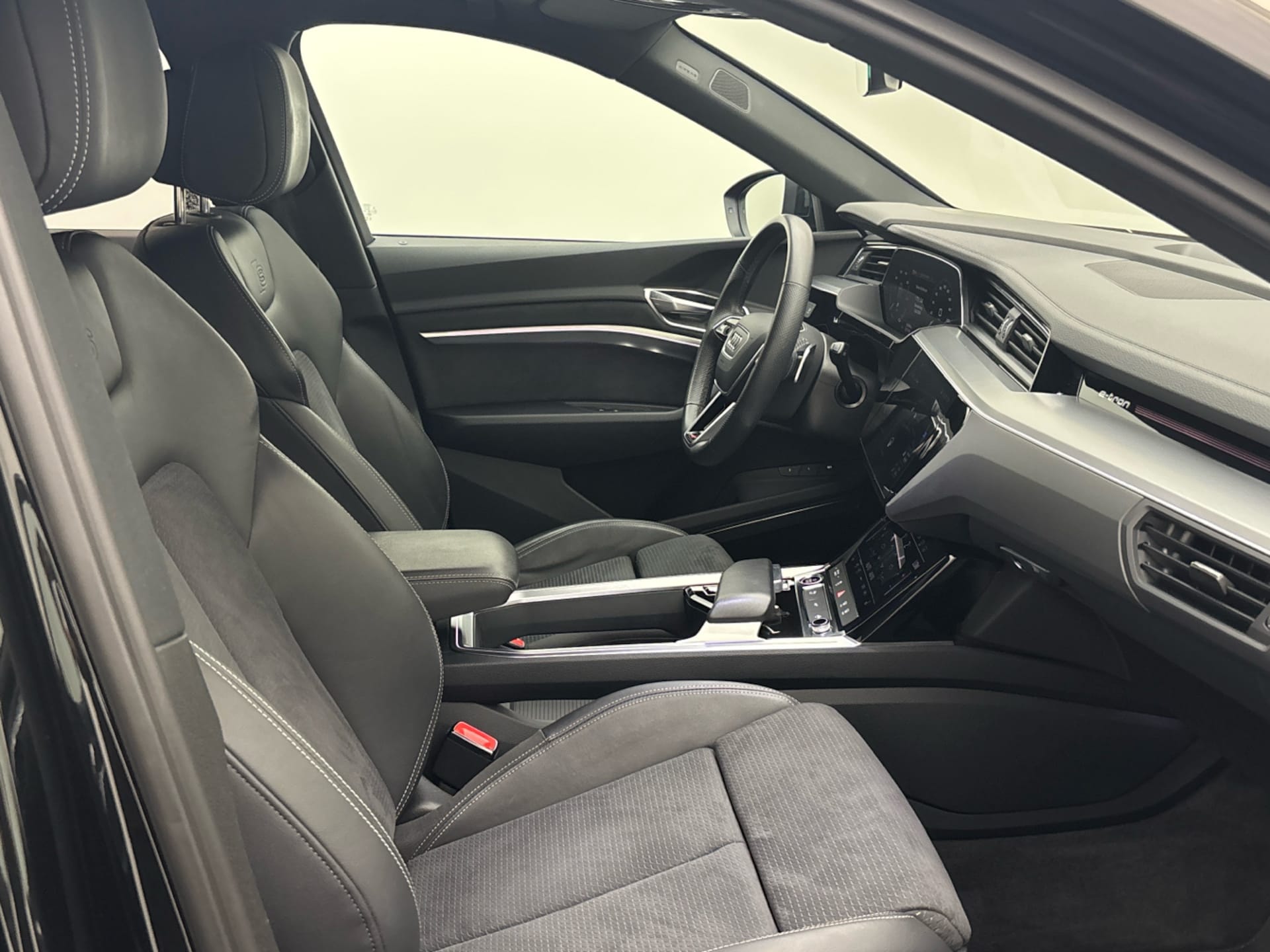 Audi Q8 e-tron S line
