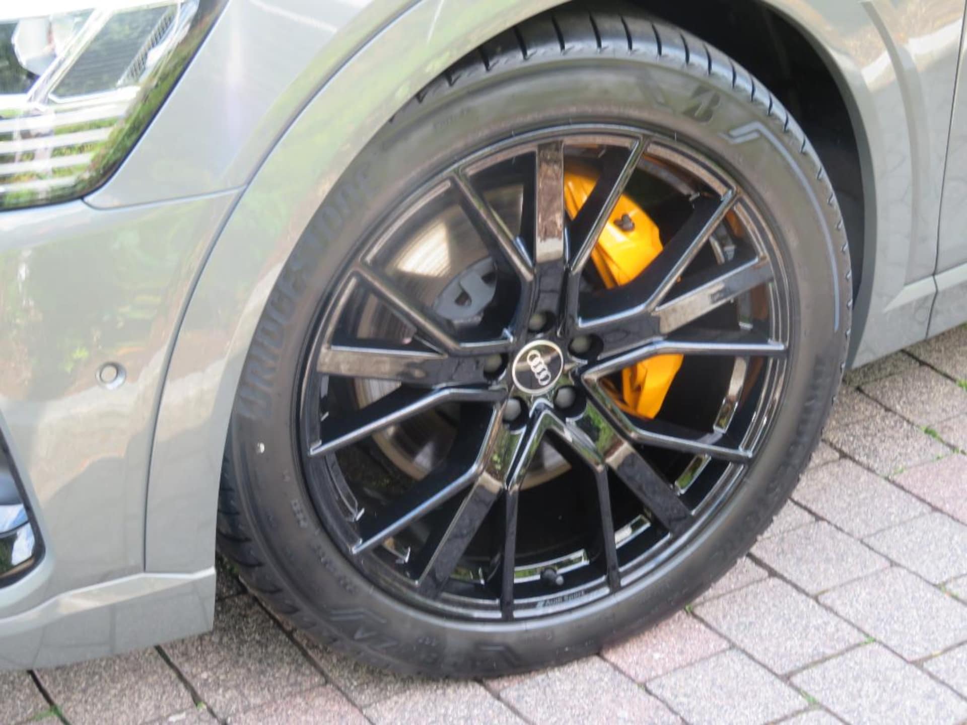 Audi e-tron S line