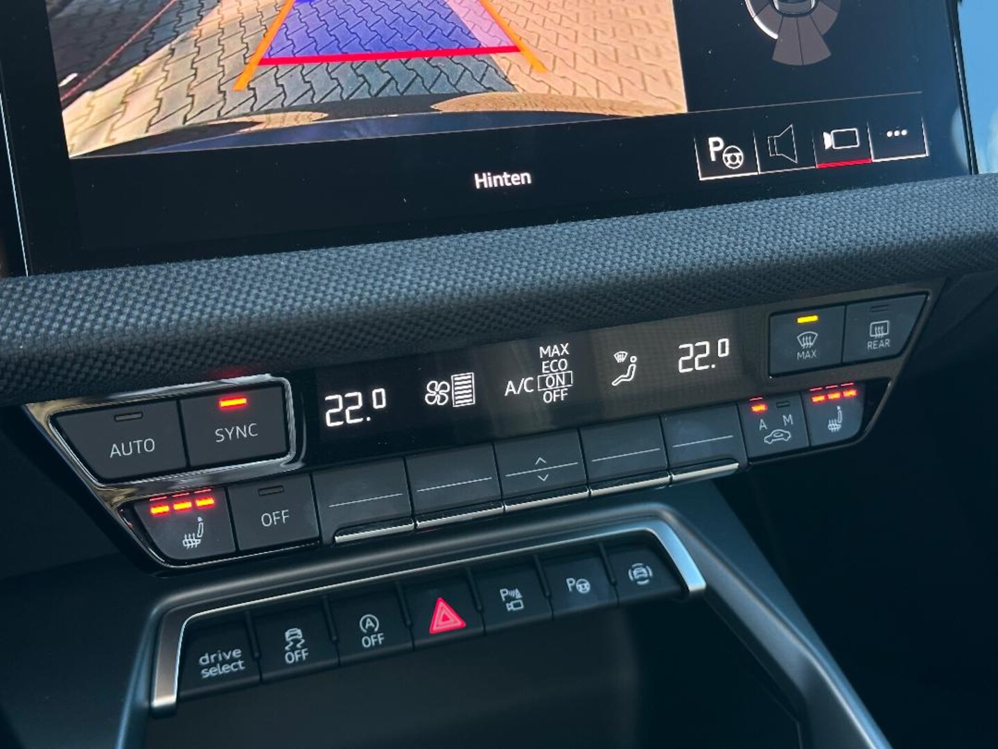 Bild über Audi S3 Limousine TFSI quattro S tronic - für weitere Informationen kontaktieren Sie den Audi Partner