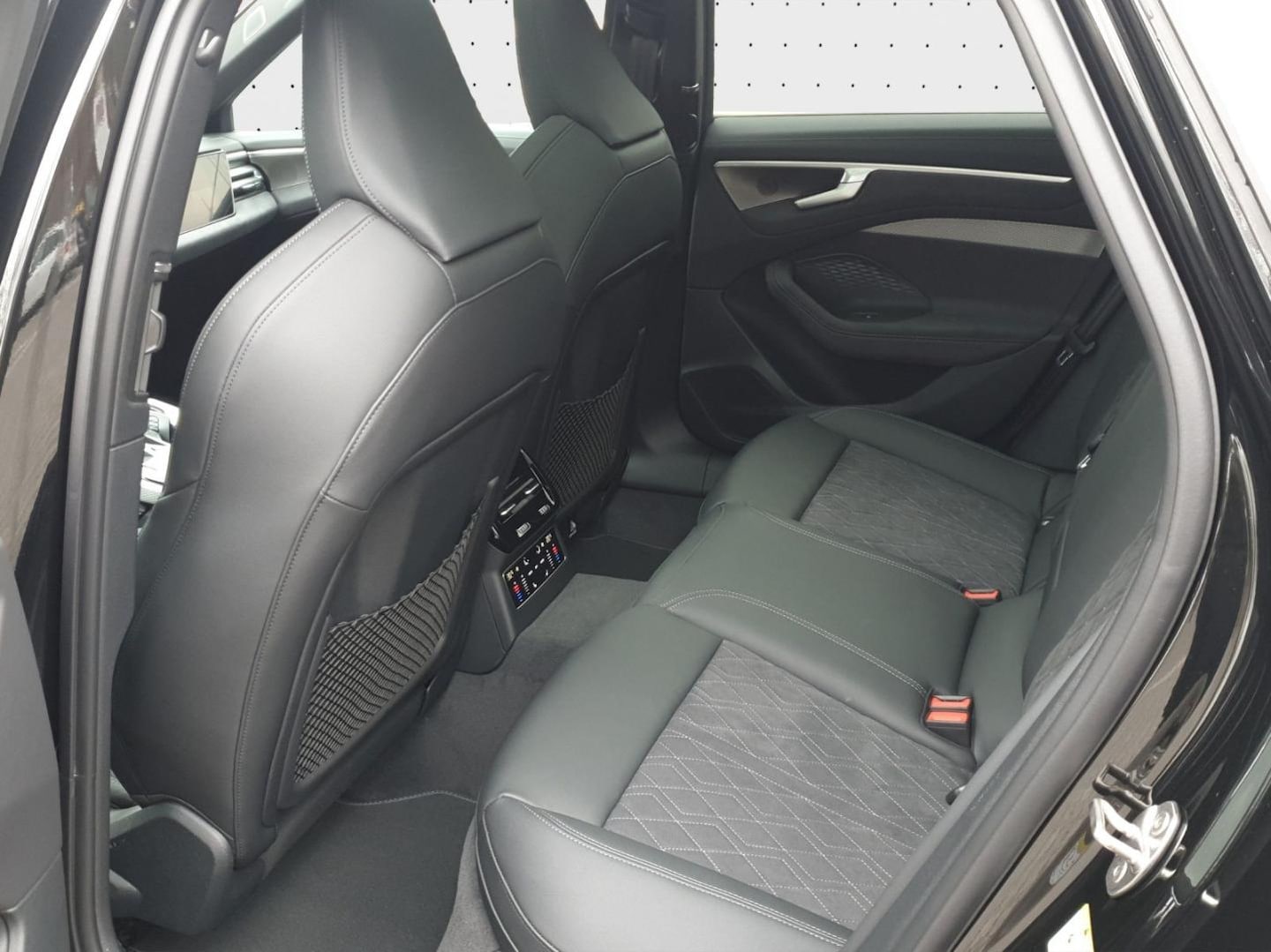 Bild über Audi A6 Avant edition one TDI quattro 150 kW S tronic - für weitere Informationen kontaktieren Sie den Audi Partner