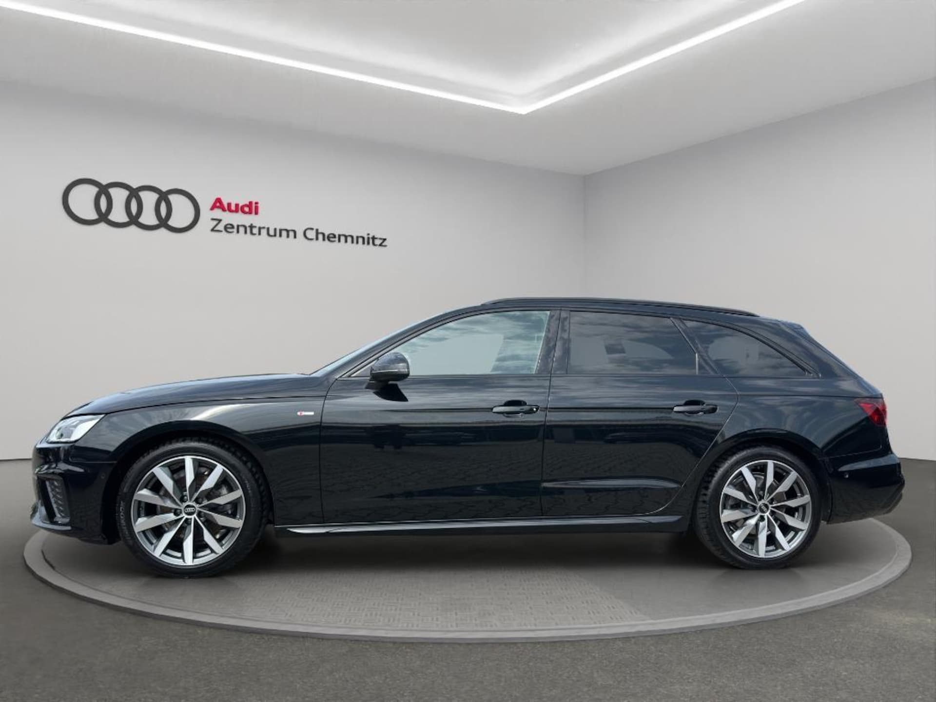 Audi A4 Avant S line