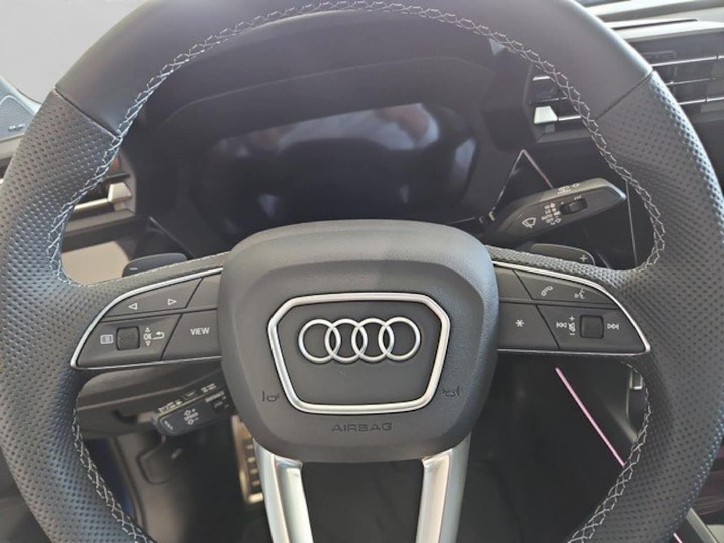 Bild über Audi A3 Limousine S line TFSI S tronic - für weitere Informationen kontaktieren Sie den Audi Partner