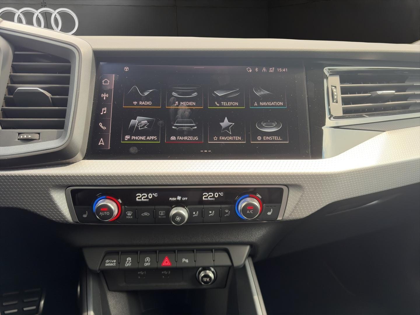 Bild über Audi A1 Sportback S line 40 TFSI S tronic - für weitere Informationen kontaktieren Sie den Audi Partner
