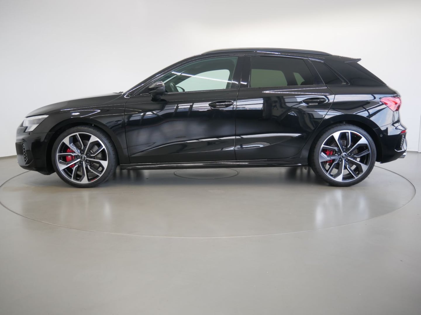 Bild über Audi S3 Sportback TFSI quattro S tronic - für weitere Informationen kontaktieren Sie den Audi Partner