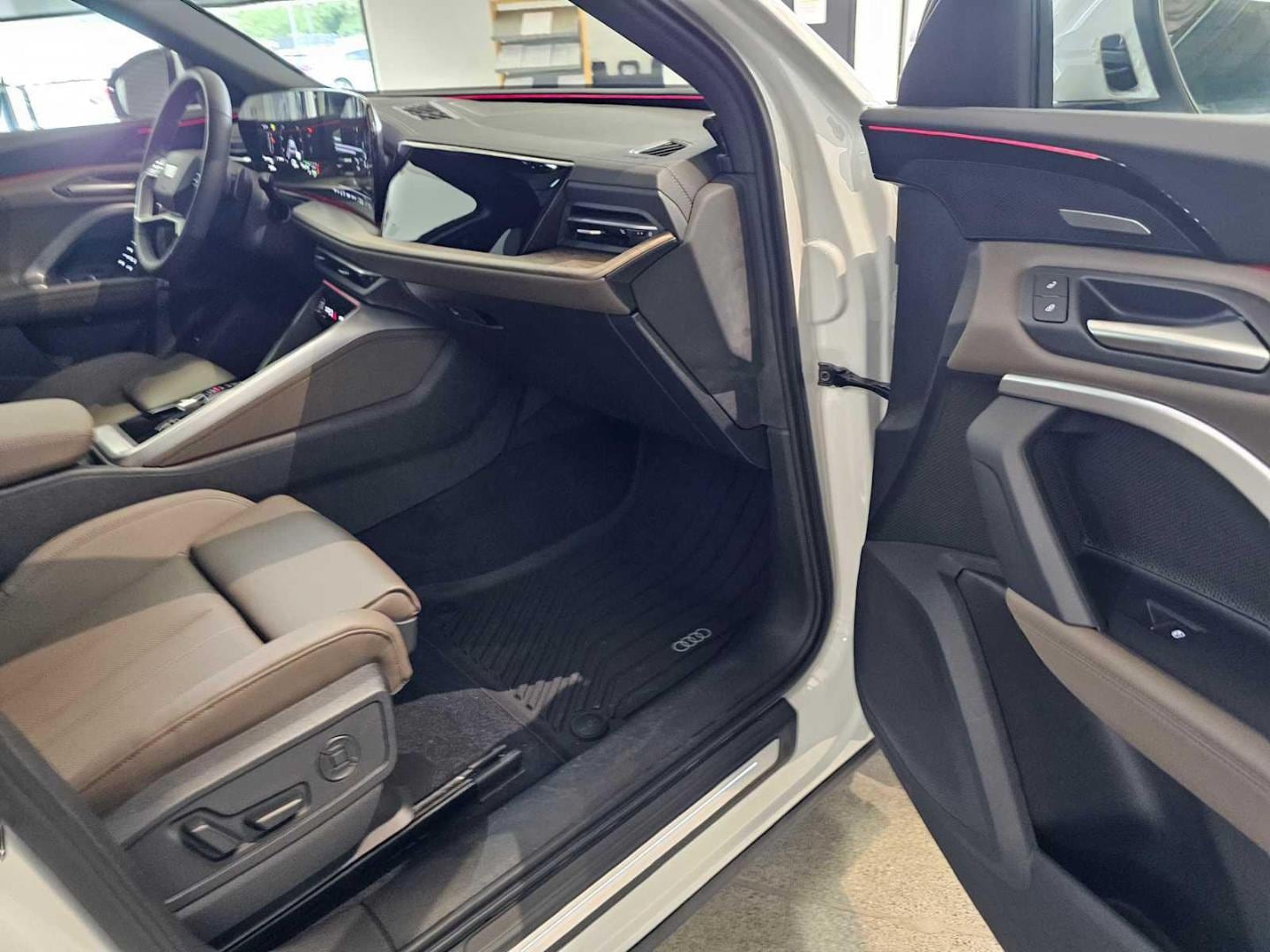 2025 Audi Q5 Premium Plus - Photo 12
