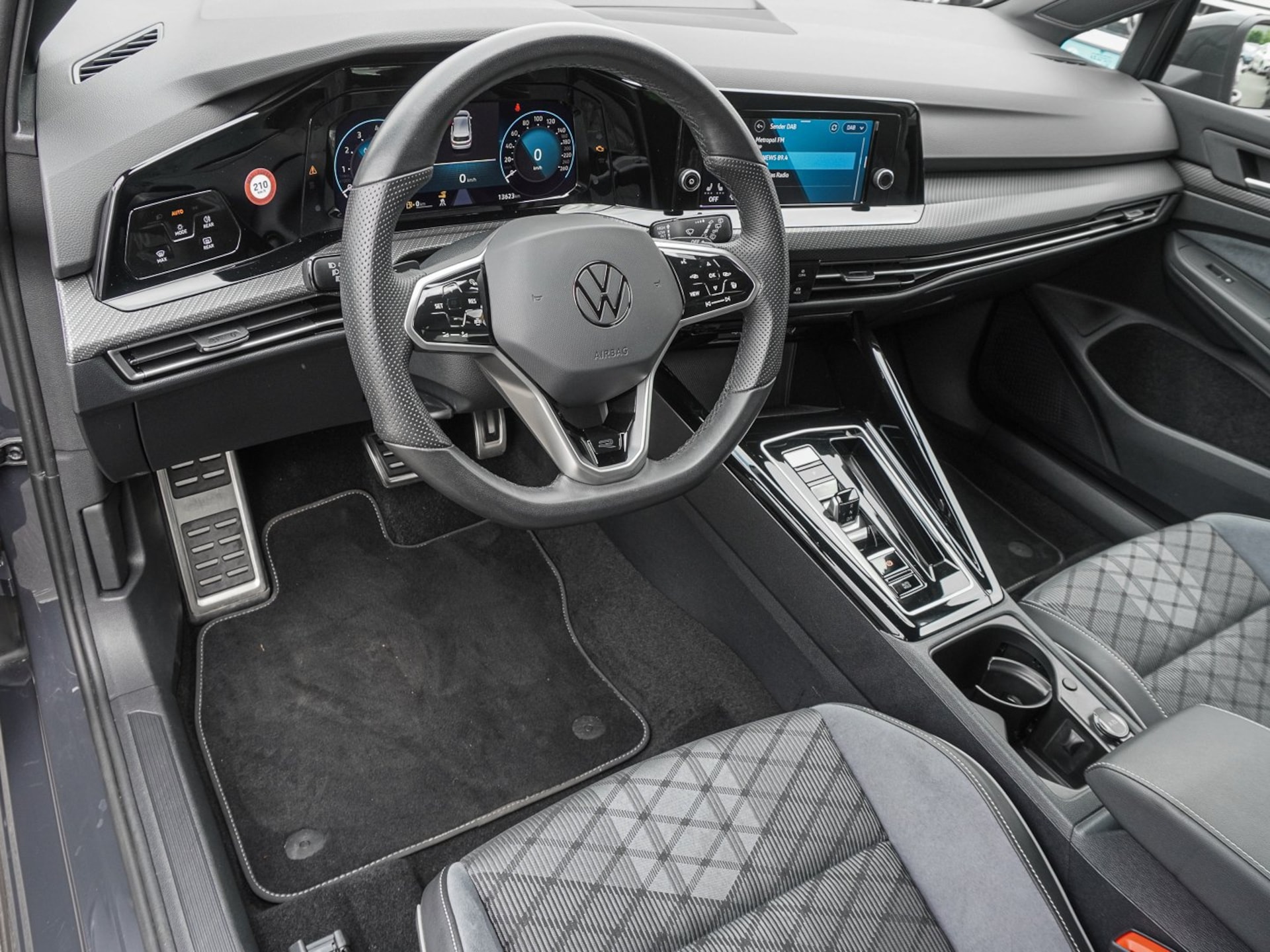 Volkswagen Golf R-Line