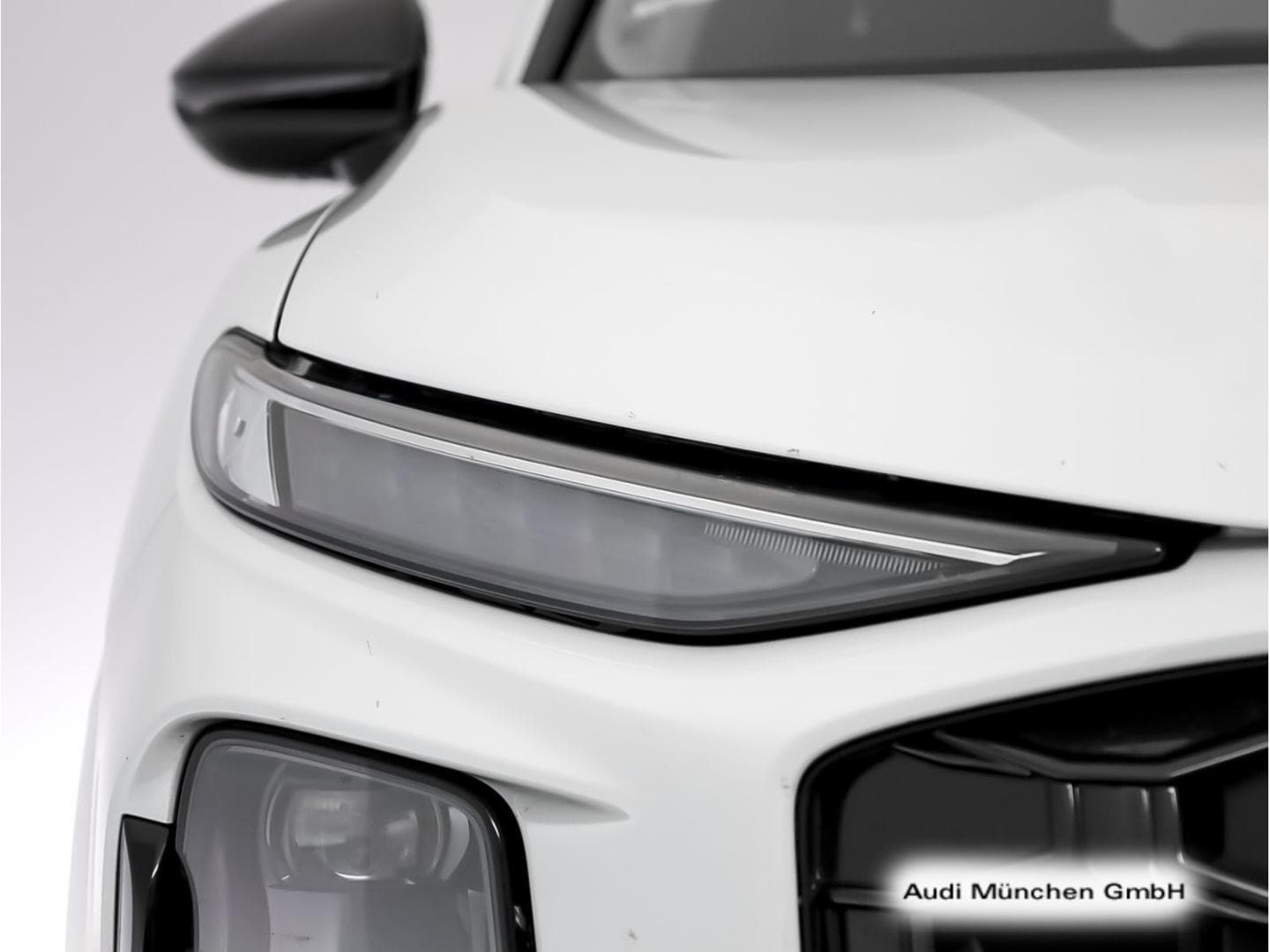 Bild über Audi Q3 SUV TFSI 110 kW S tronic - für weitere Informationen kontaktieren Sie den Audi Partner