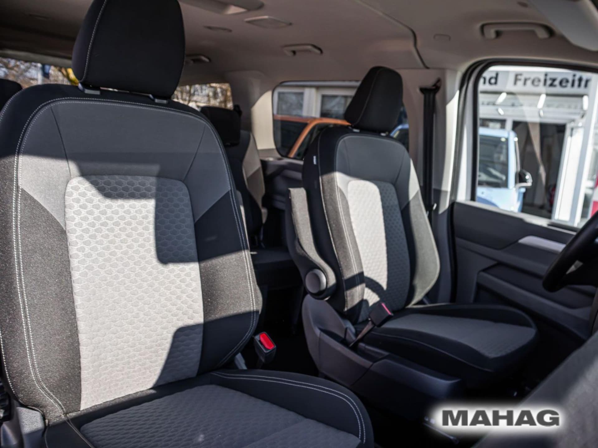 Volkswagen Caravelle Life