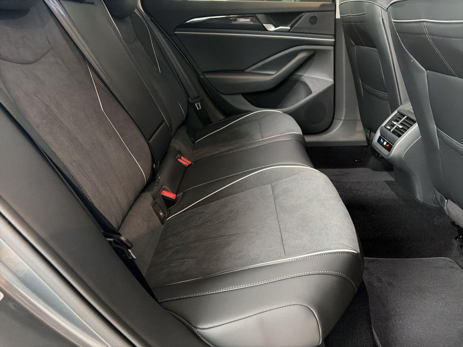 Volkswagen Passat – Bild 9