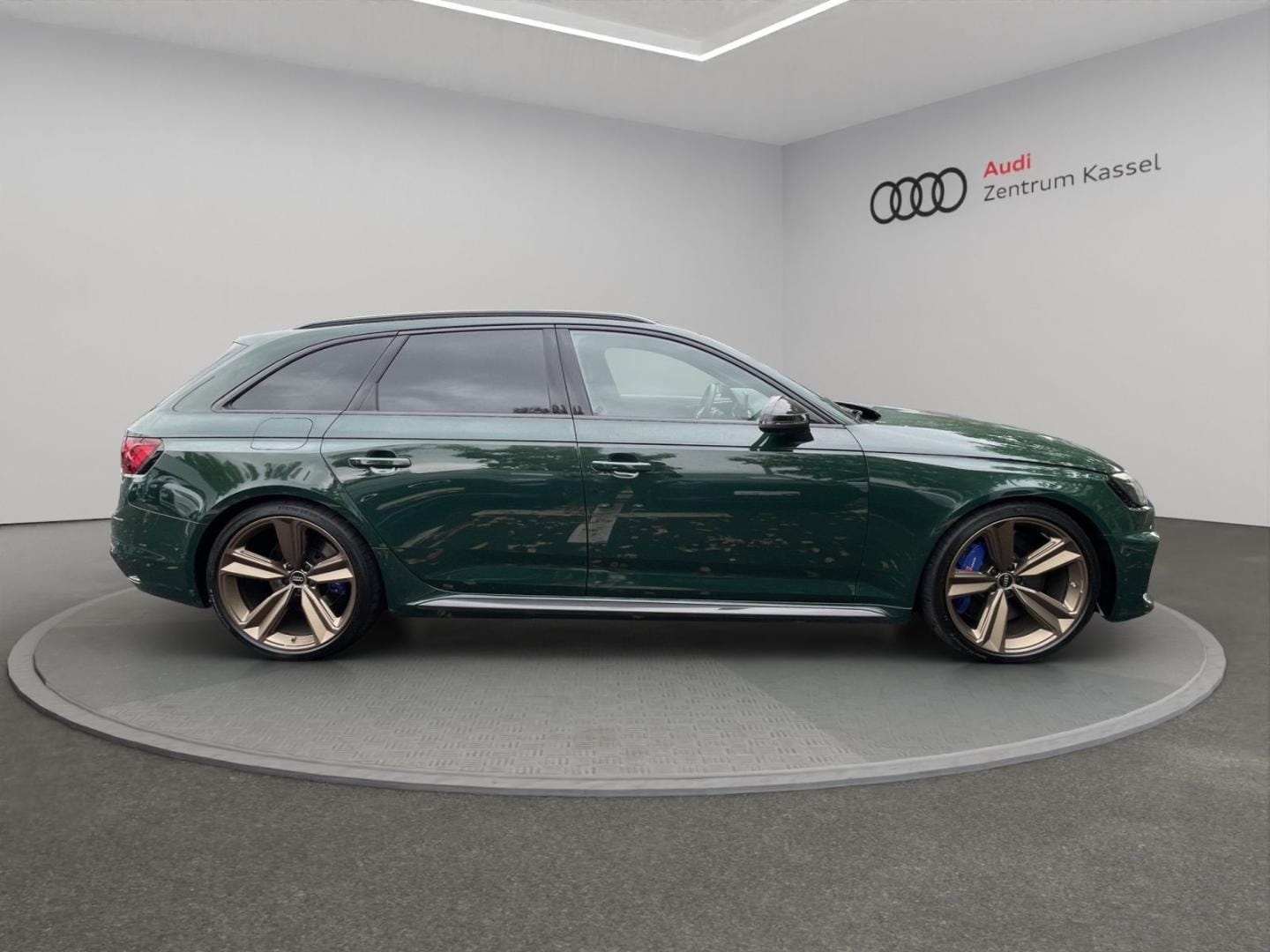 Bild über Audi RS 4 Avant TFSI quattro tiptronic - für weitere Informationen kontaktieren Sie den Audi Partner