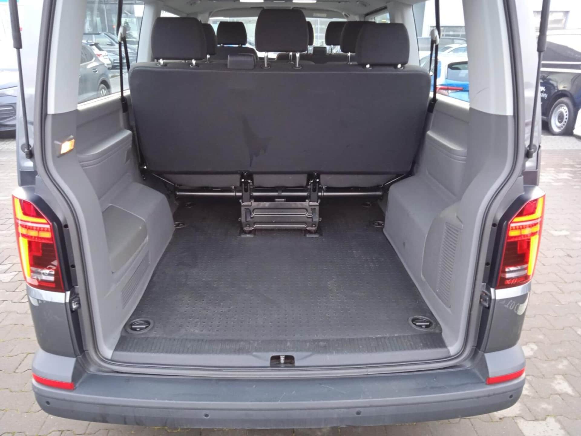 Volkswagen Caravelle 6.1 długi roztaw osi S