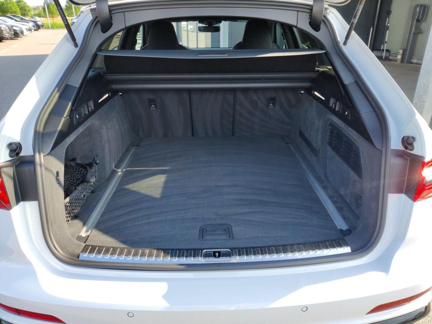 Bild über Audi S6 Avant TDI quattro tiptronic - für weitere Informationen kontaktieren Sie den Audi Partner