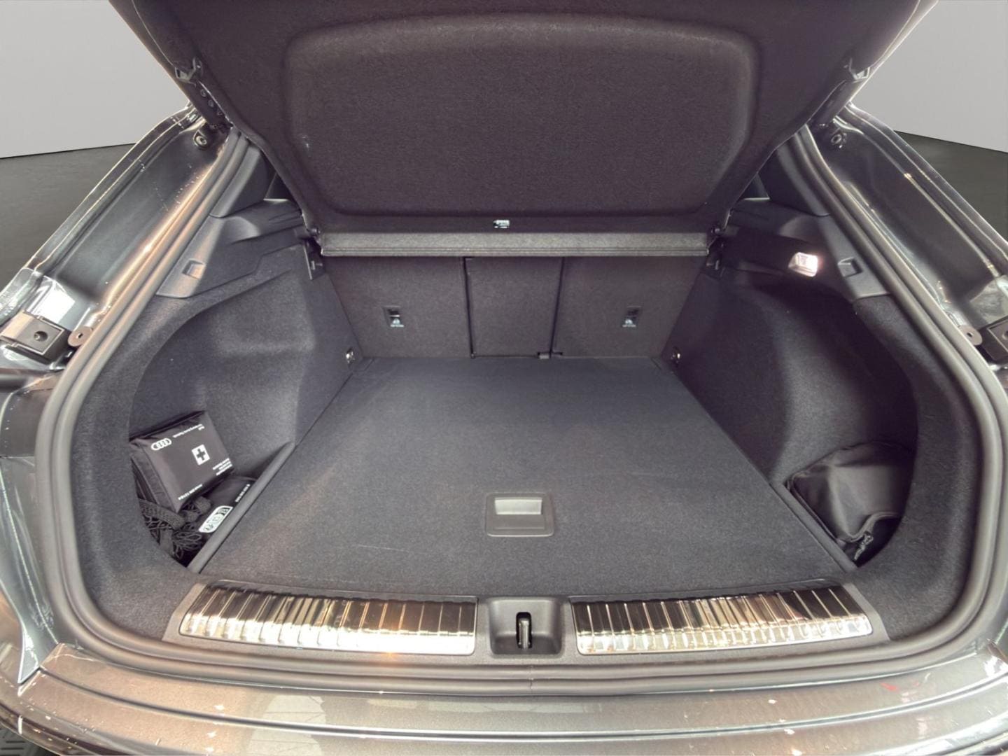 Bild über Audi Q3 SUV TFSI 110 kW S tronic - für weitere Informationen kontaktieren Sie den Audi Partner