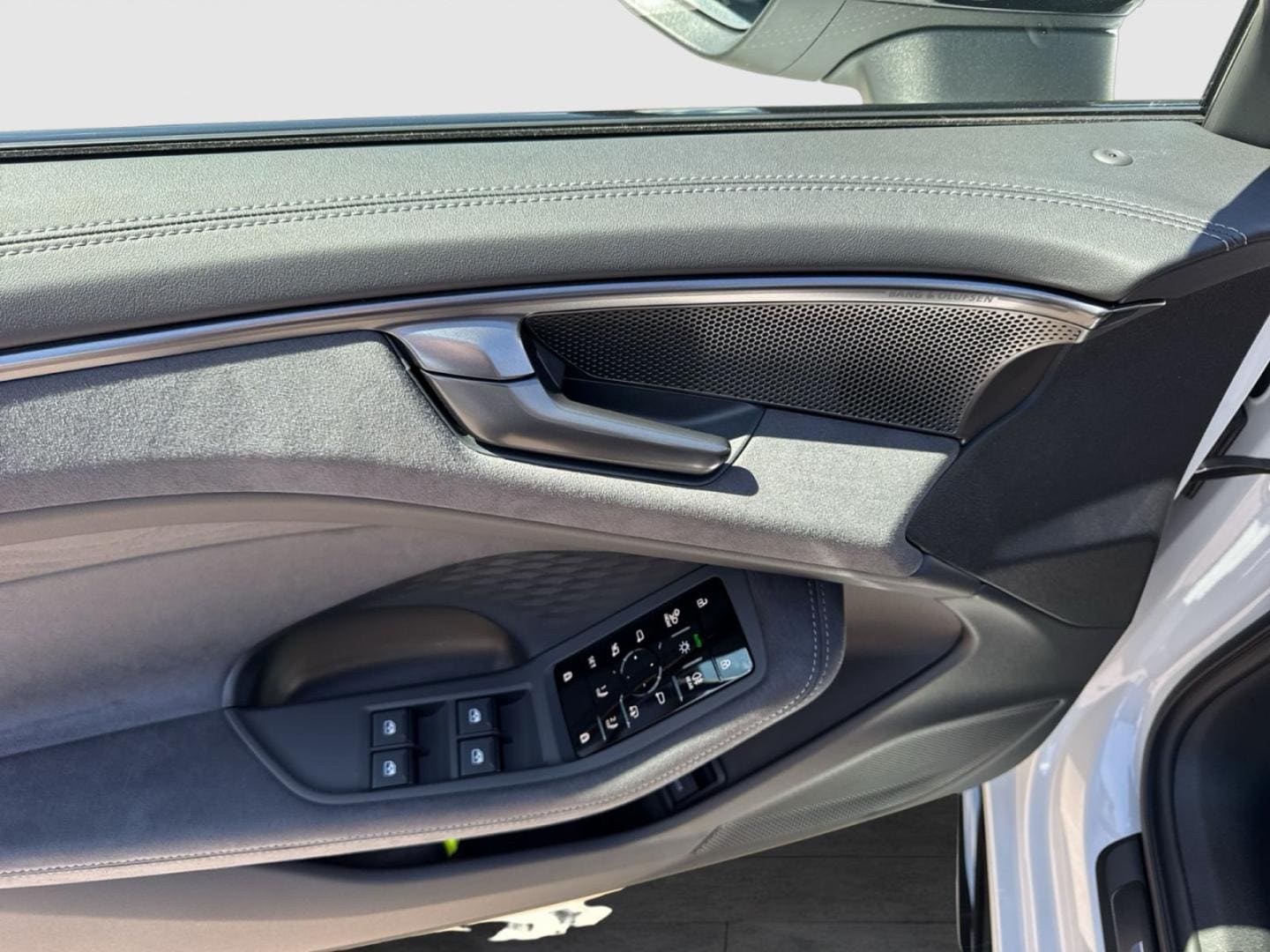 Bild über Audi A6 Limousine e-hybrid edition one e-hybrid quattro 270 kW S tronic - für weitere Informationen kontaktieren Sie den Audi Partner