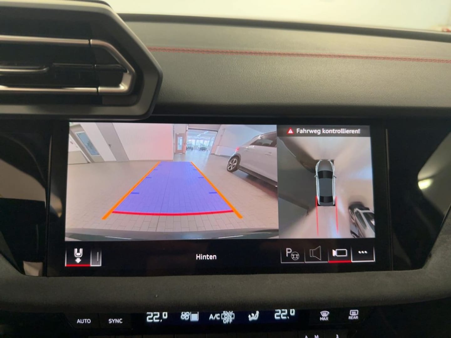 Bild über Audi S3 Limousine TFSI quattro S tronic - für weitere Informationen kontaktieren Sie den Audi Partner