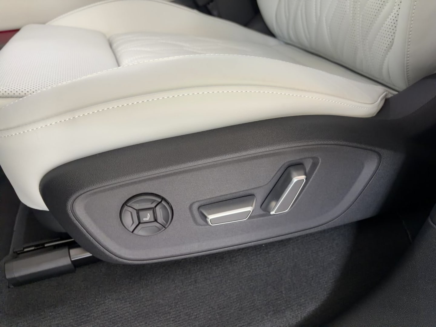 Bild über Audi Q7 SUV TDI quattro 220 kW tiptronic - für weitere Informationen kontaktieren Sie den Audi Partner