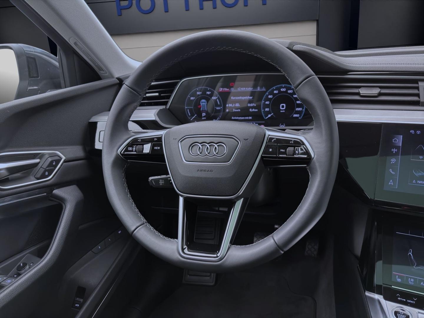 Bild über Audi Q8 e-tron advanced 55 e-tron quattro - für weitere Informationen kontaktieren Sie den Audi Partner
