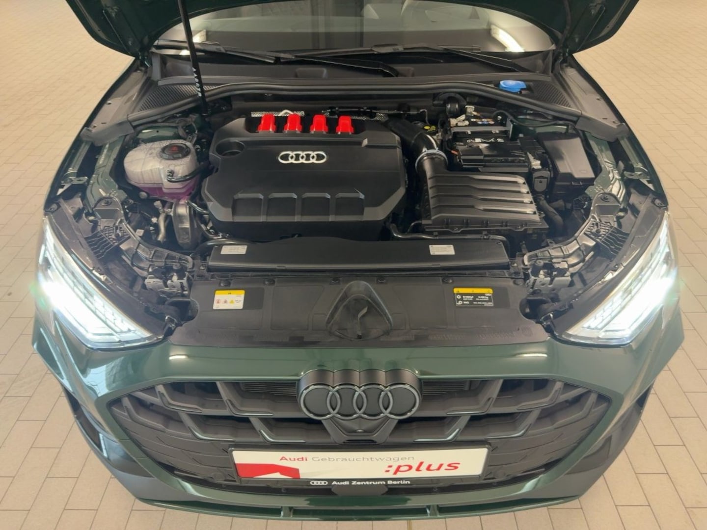 Bild über Audi S3 Limousine TFSI quattro S tronic - für weitere Informationen kontaktieren Sie den Audi Partner