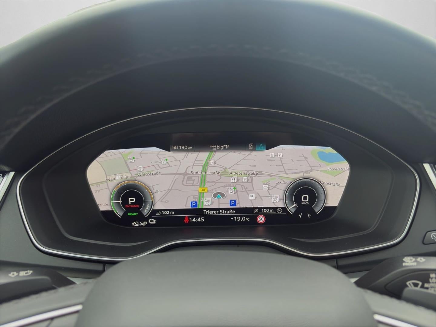Bild über Audi Q5 TFSI e S line business 55 TFSI e quattro S tronic - für weitere Informationen kontaktieren Sie den Audi Partner