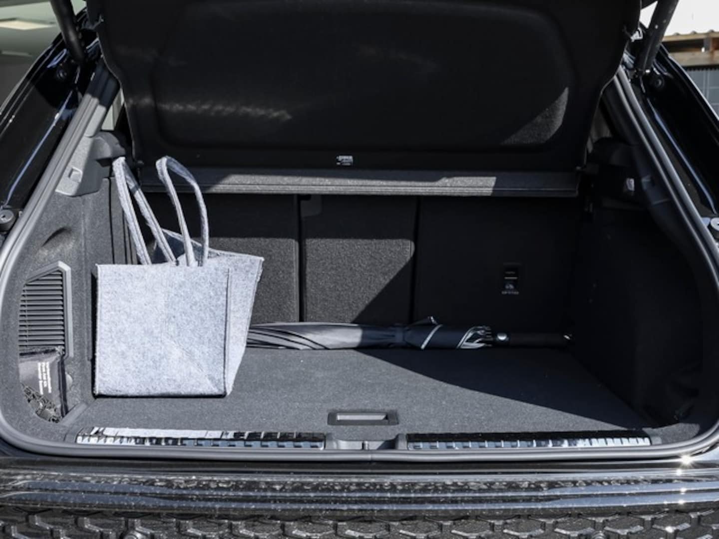 Bild über Audi Q3 SUV e-hybrid e-hybrid 200 kW S tronic - für weitere Informationen kontaktieren Sie den Audi Partner