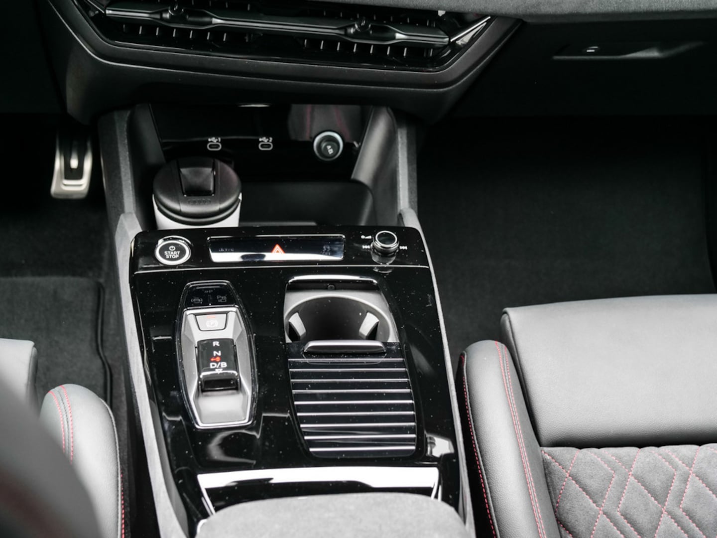 Bild über Audi Q6 SUV e-tron S line business e-tron performance 225 kW - für weitere Informationen kontaktieren Sie den Audi Partner