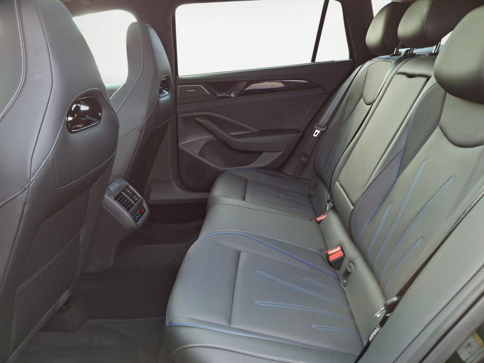 Volkswagen Passat – Bild 14