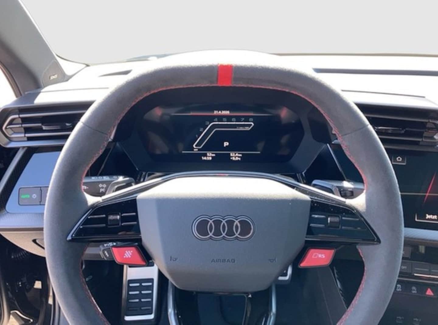 Bild über Audi RS 3 Limousine TFSI quattro 294 kW S tronic - für weitere Informationen kontaktieren Sie den Audi Partner