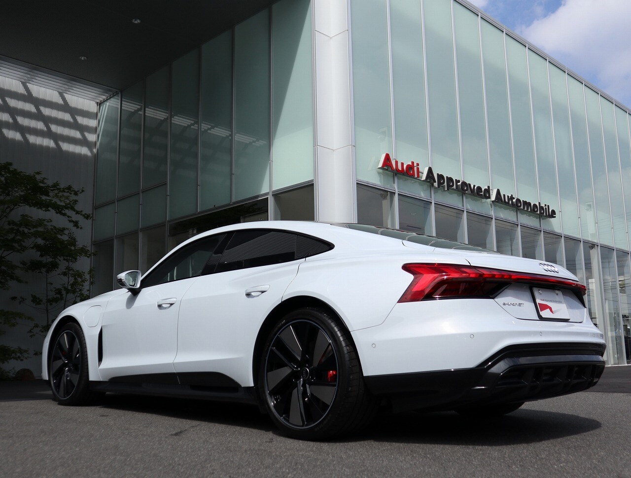 Image about Audi e-tron GT e-tron GT quattro 350,00 kW