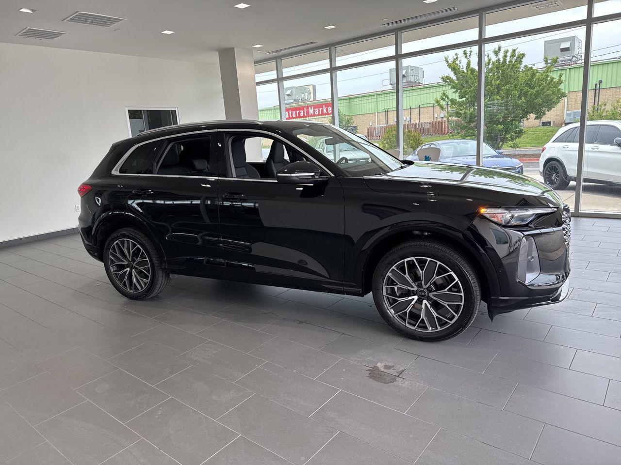 2025 Audi Q5 40 Premium Plus's photo