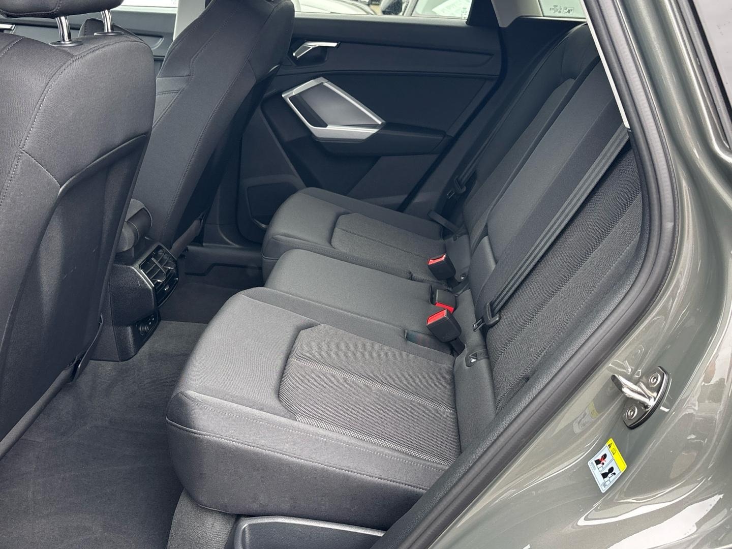 Bild über Audi Q3 TFSI 110 kW S tronic - für weitere Informationen kontaktieren Sie den Audi Partner