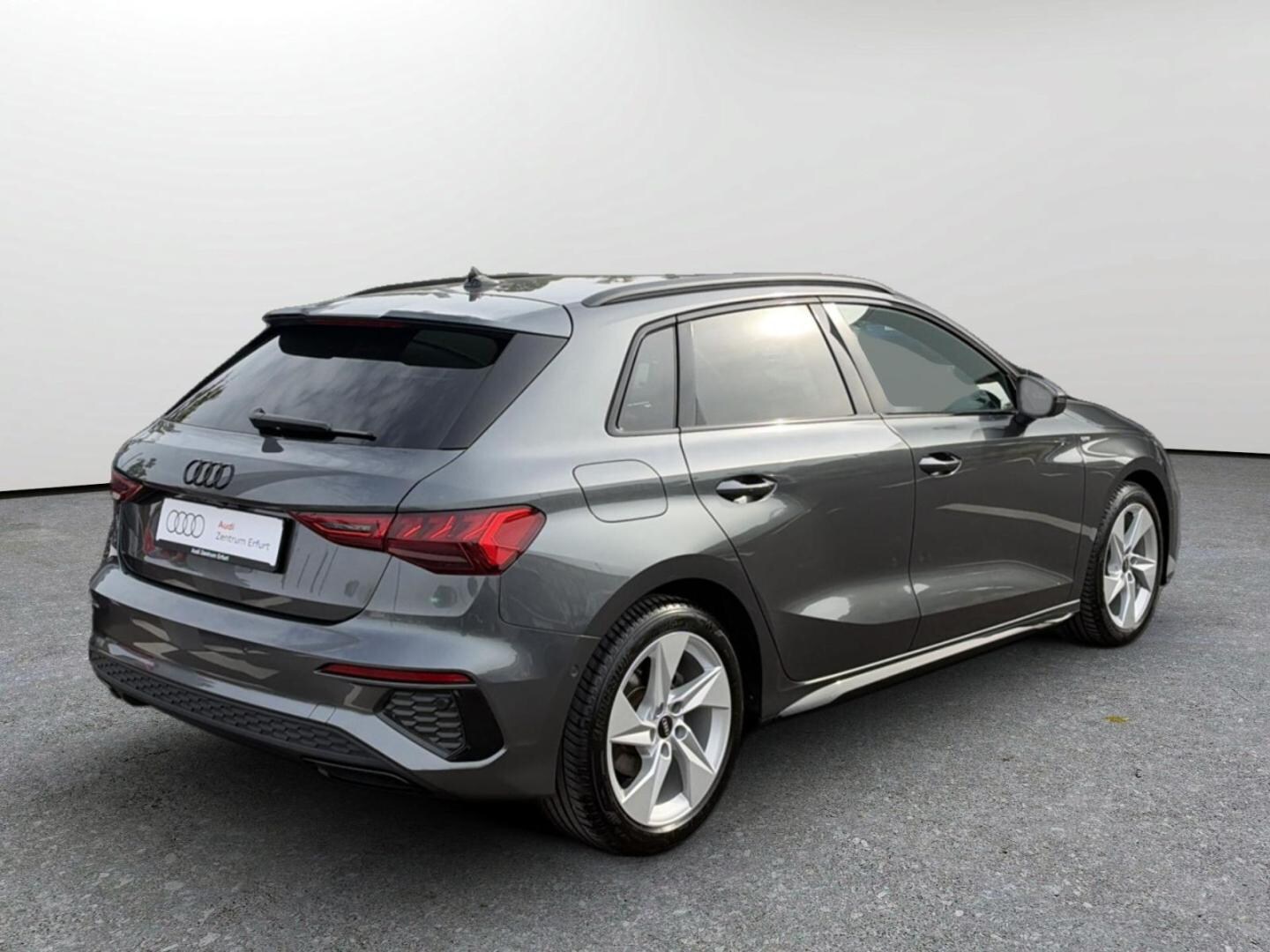 Bild über Audi A3 Sportback S line 30 TFSI S tronic - für weitere Informationen kontaktieren Sie den Audi Partner