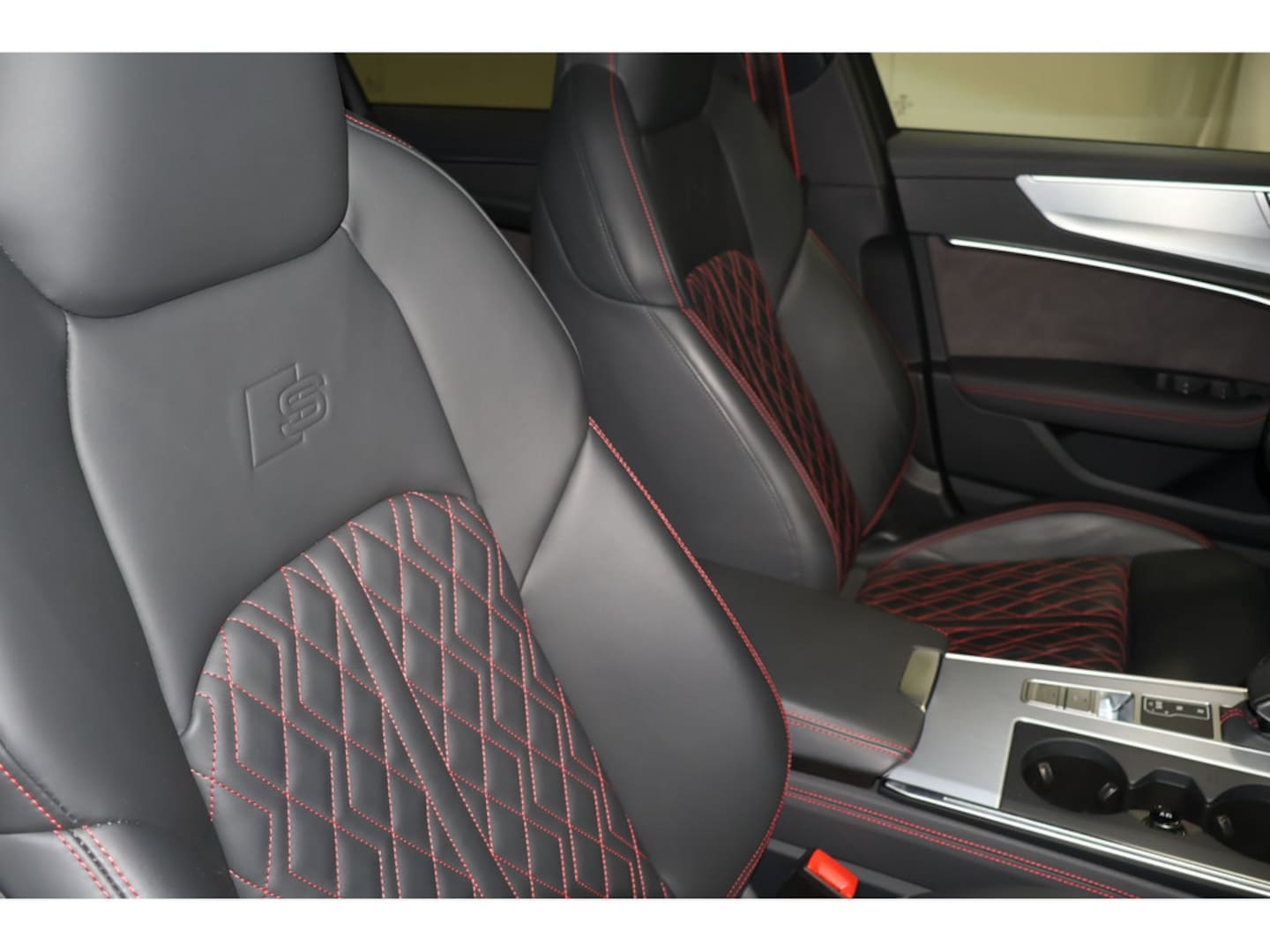 Bild über Audi S6 Avant TDI quattro tiptronic - für weitere Informationen kontaktieren Sie den Audi Partner