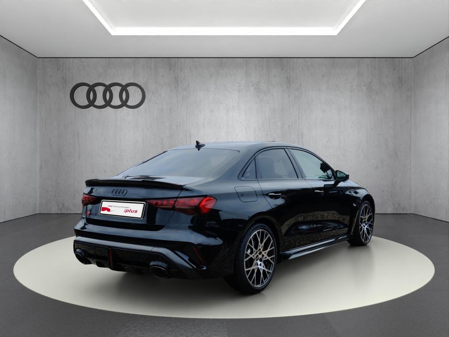 Bild über Audi RS 3 Limousine TFSI quattro S tronic - für weitere Informationen kontaktieren Sie den Audi Partner