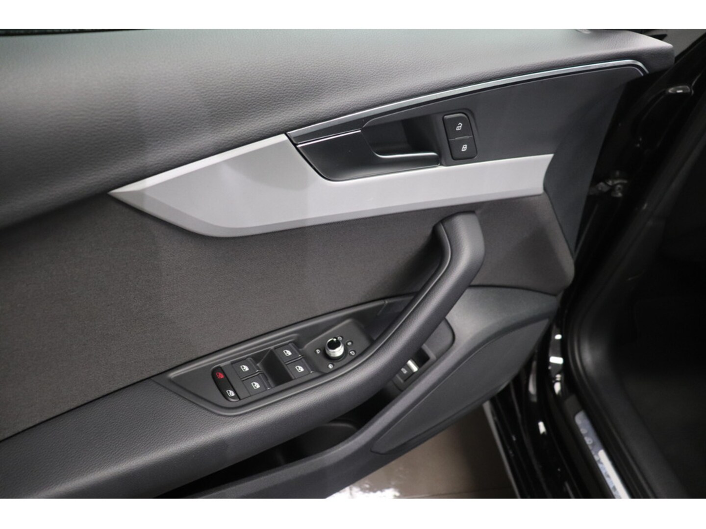Bild über Audi A4 Avant advanced 40 TDI S tronic - für weitere Informationen kontaktieren Sie den Audi Partner