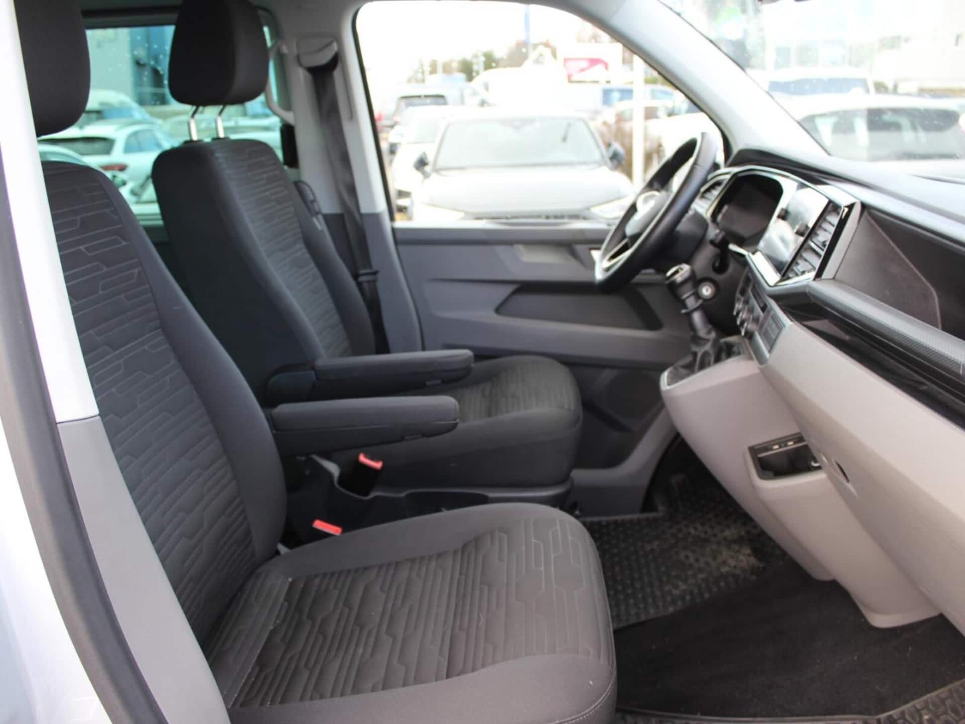 Volkswagen Caravelle 6.1 długi roztaw osi SE