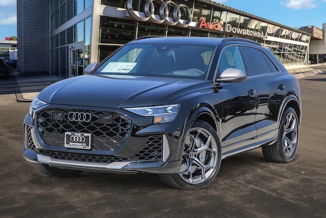 2025 Audi RS Q8 SUV performance