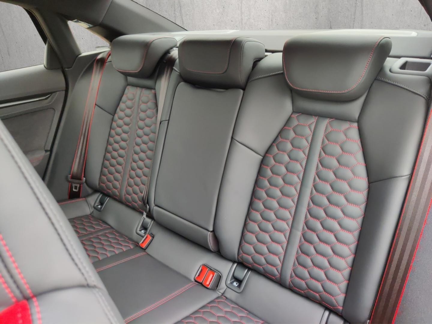 Bild über Audi RS 3 Limousine TFSI quattro S tronic - für weitere Informationen kontaktieren Sie den Audi Partner