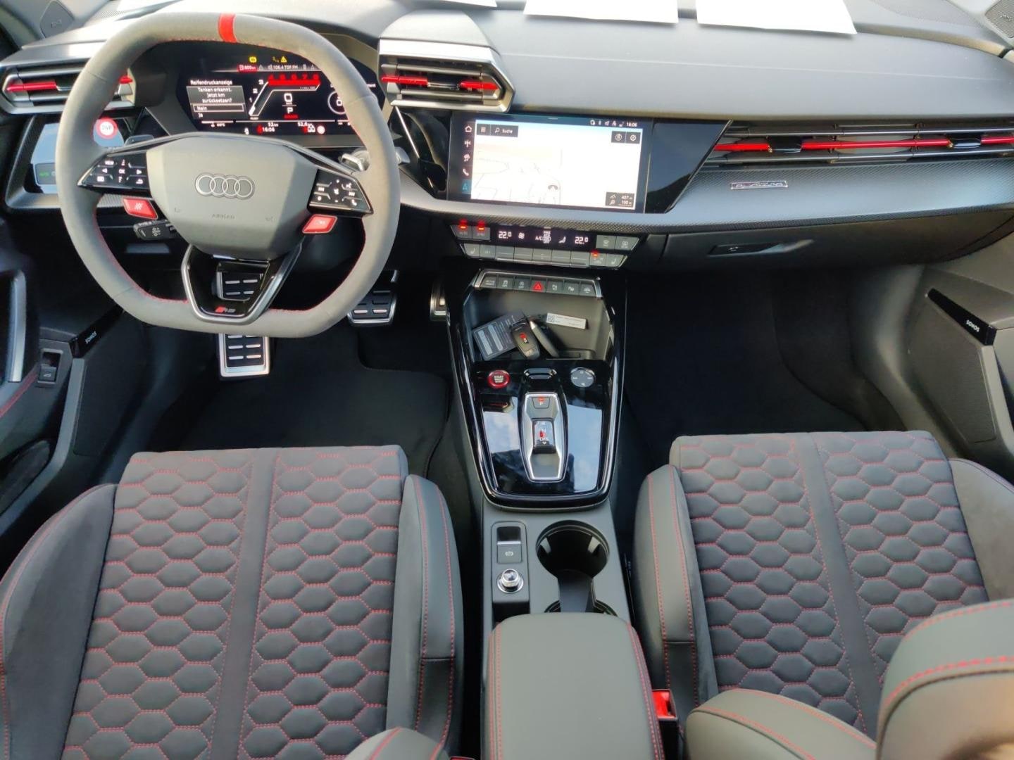 Bild über Audi RS 3 Sportback TFSI quattro 294 kW S tronic - für weitere Informationen kontaktieren Sie den Audi Partner