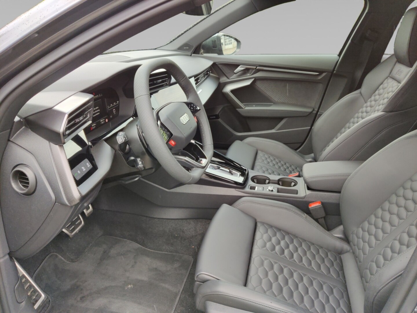 Image about Audi RS 3 Limousine TFSI quattro S tronic