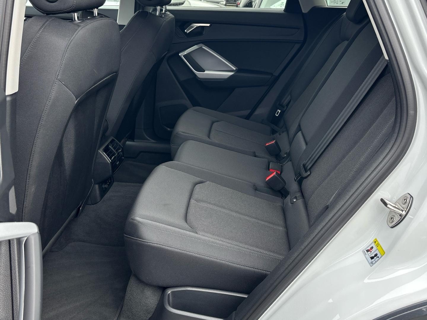 Bild über Audi Q3 TDI 110 kW S tronic - für weitere Informationen kontaktieren Sie den Audi Partner