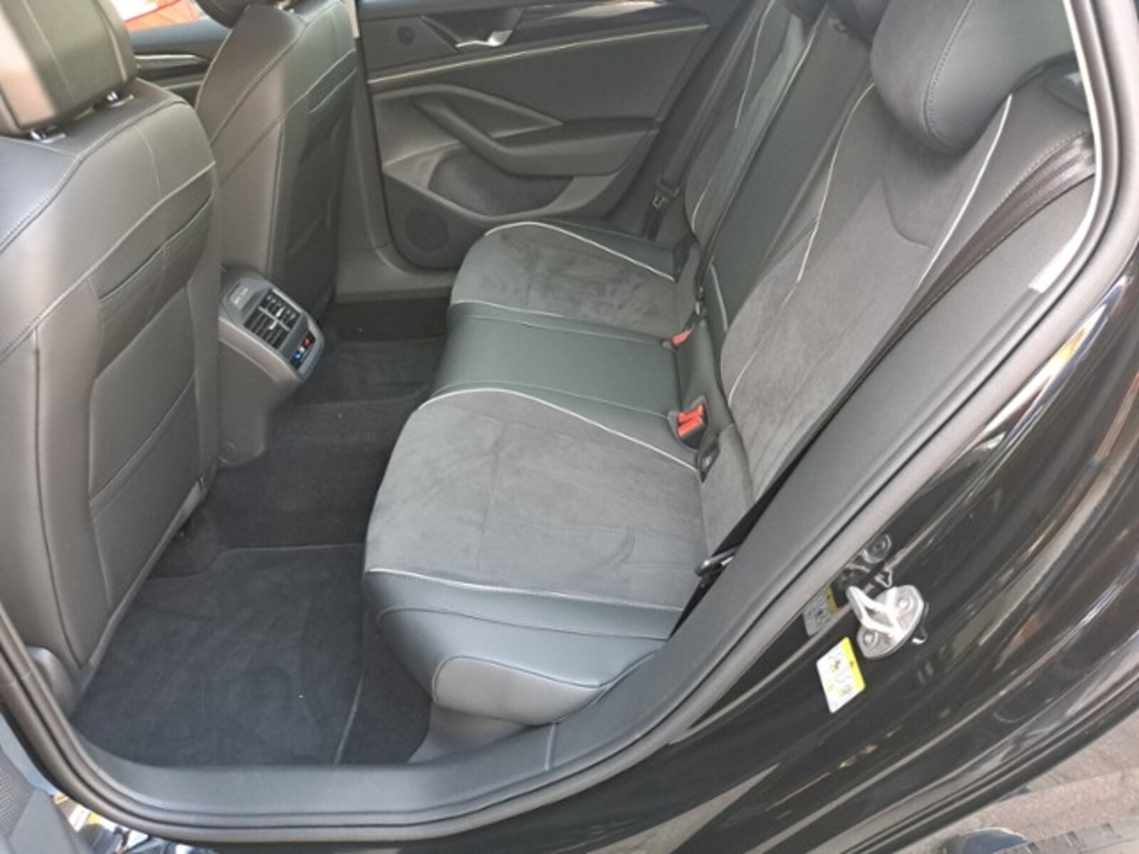 Volkswagen Passat – Bild 13