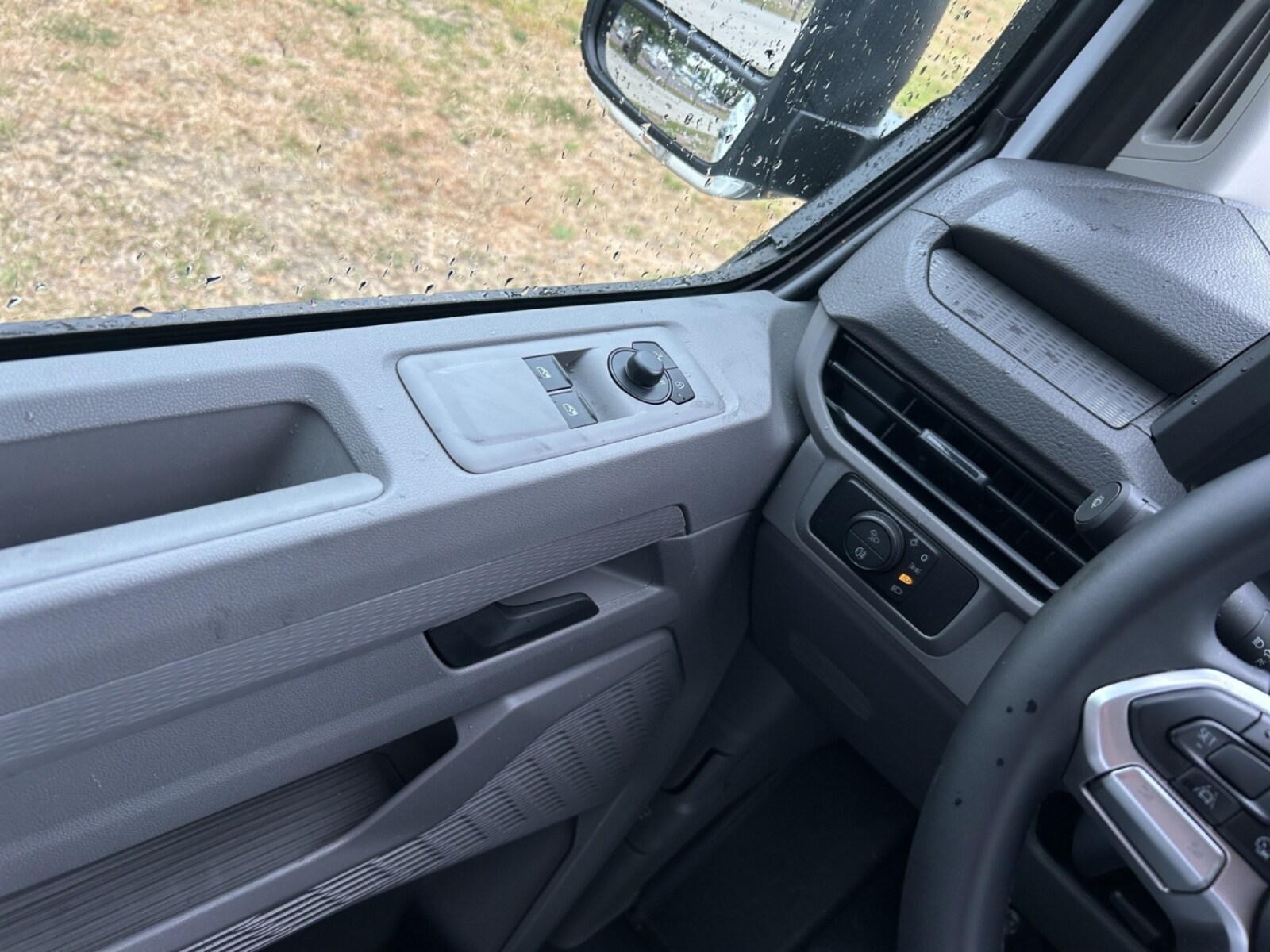 Volkswagen Transporter Kasten kurzer Radstand – Bild 12
