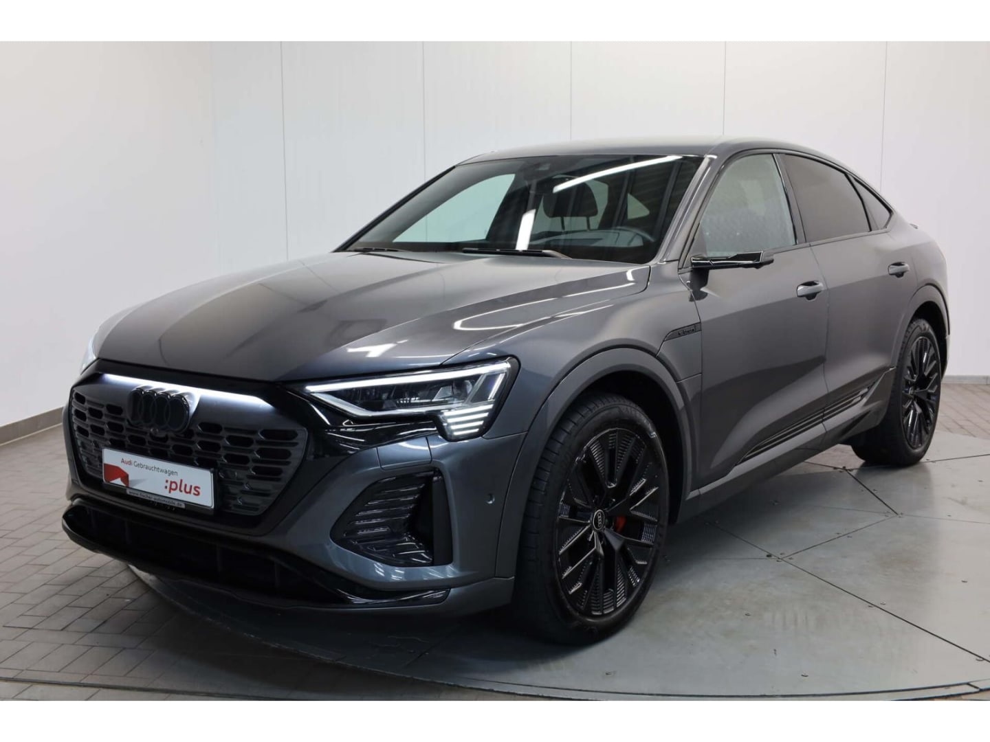 Bild über Audi Q8 Sportback e-tron S line 55 e-tron quattro - für weitere Informationen kontaktieren Sie den Audi Partner