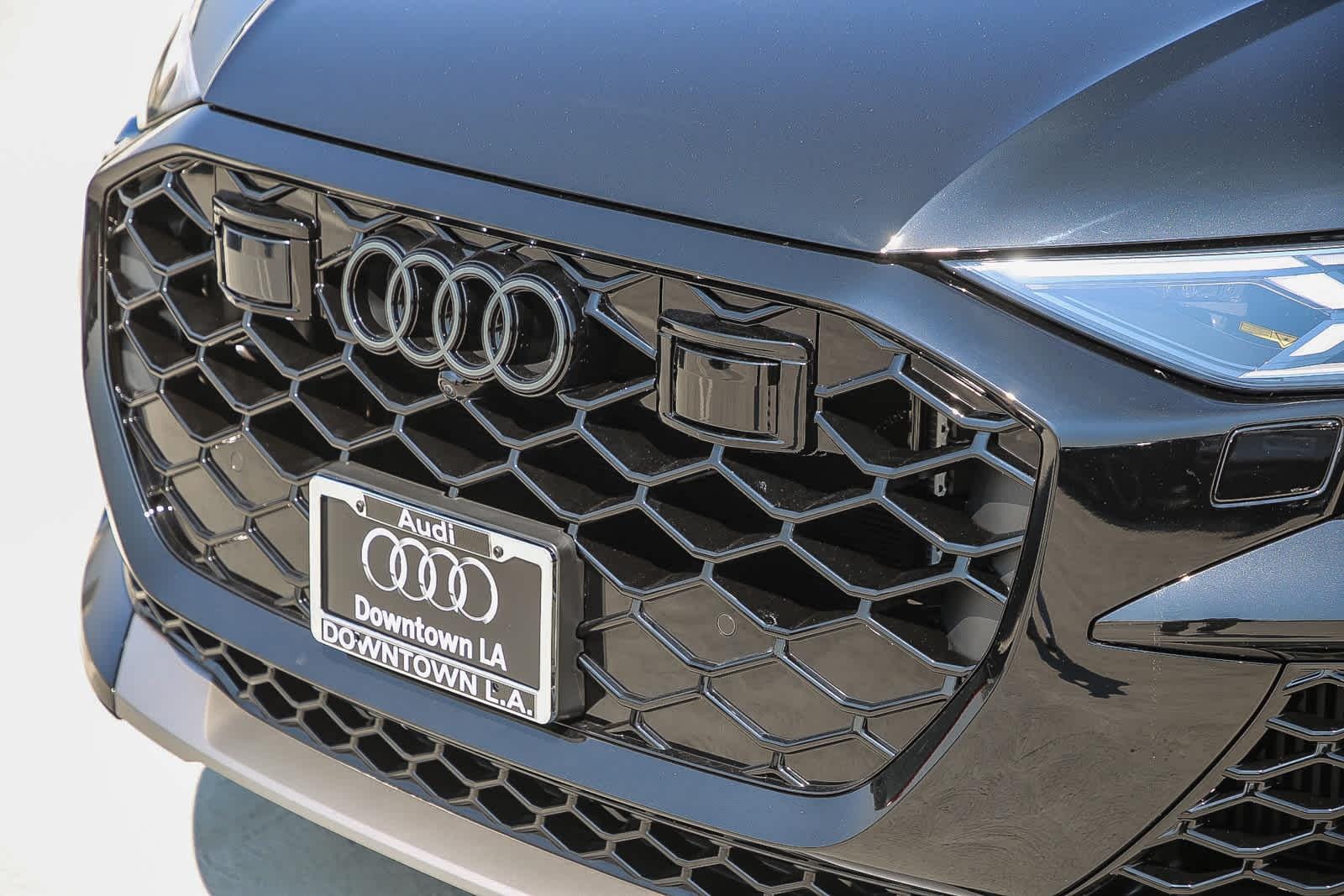 2025 Audi RS Q8 Base - Photo 8