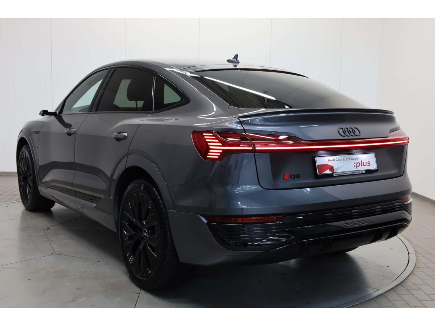 Bild über Audi Q8 Sportback e-tron S line 55 e-tron quattro - für weitere Informationen kontaktieren Sie den Audi Partner