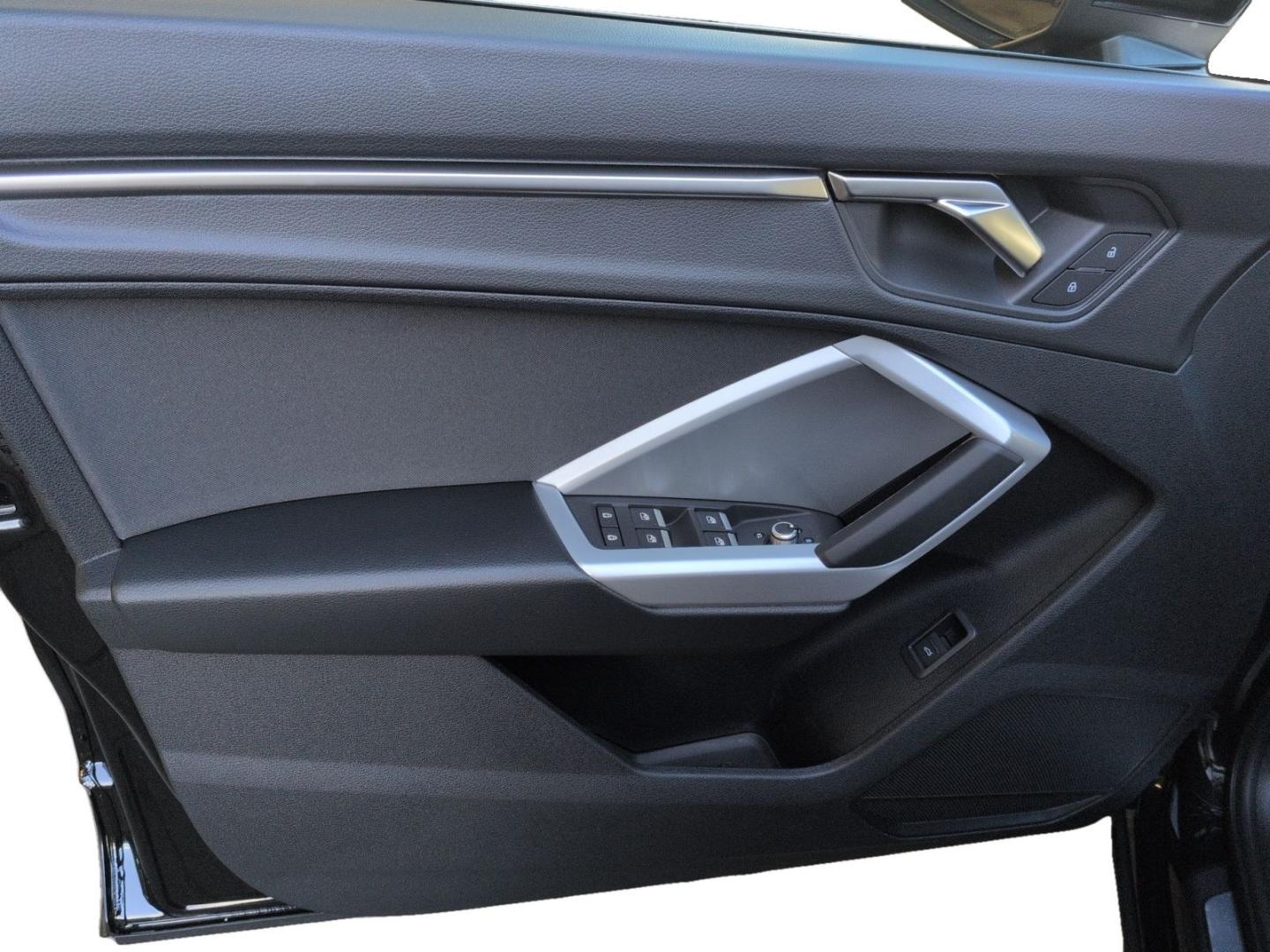Bild über Audi Q3 TFSI 110 kW S tronic - für weitere Informationen kontaktieren Sie den Audi Partner
