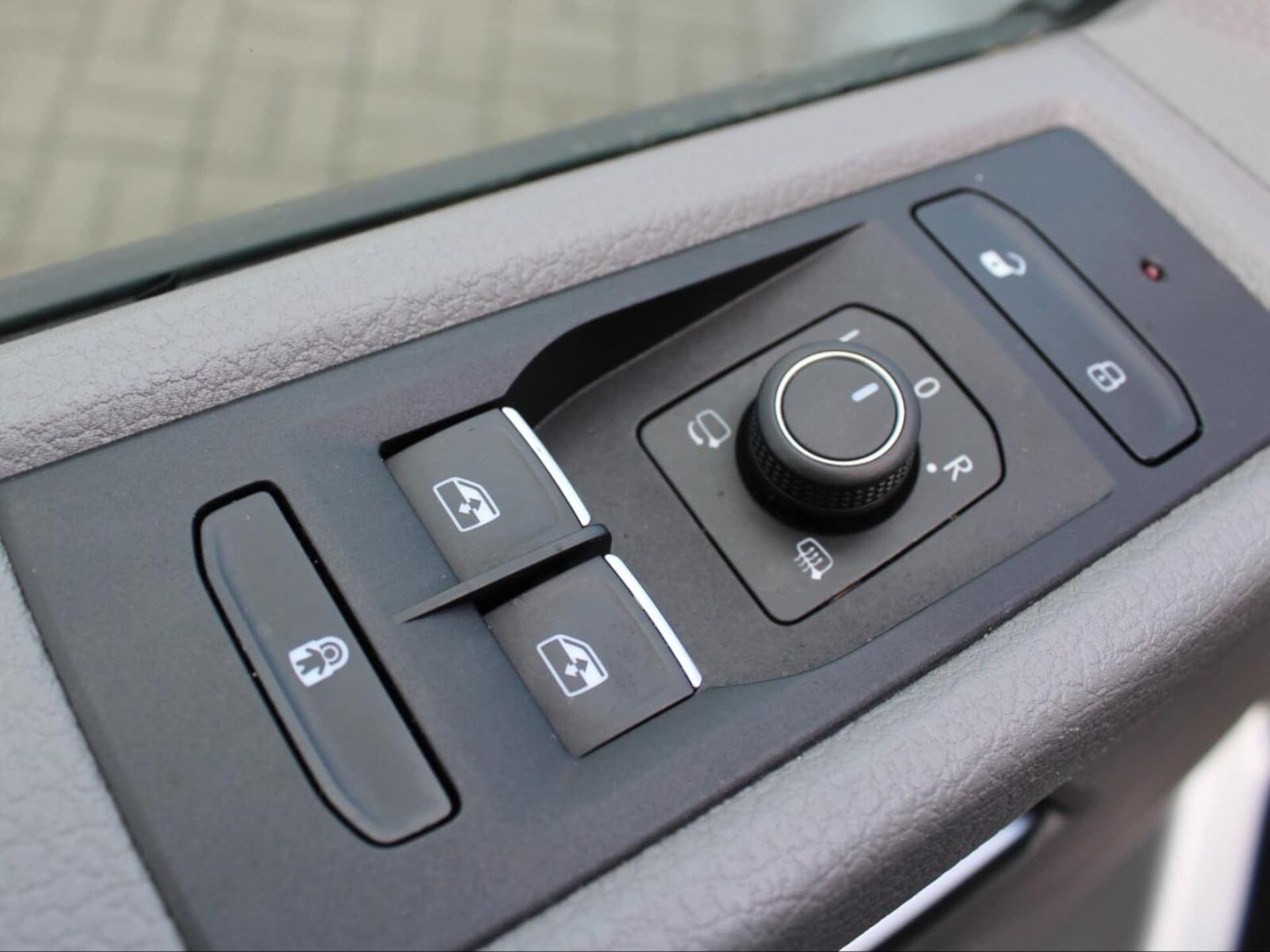 Volkswagen Caravelle 6.1 długi roztaw osi SE